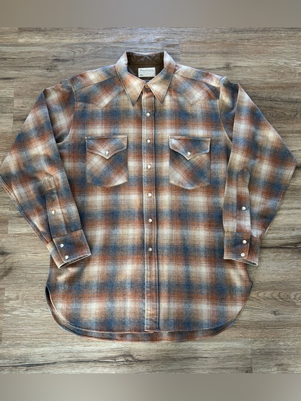 Men’s western Large Lg Pendleton 100% virgin wool Pearl snap. Preloved